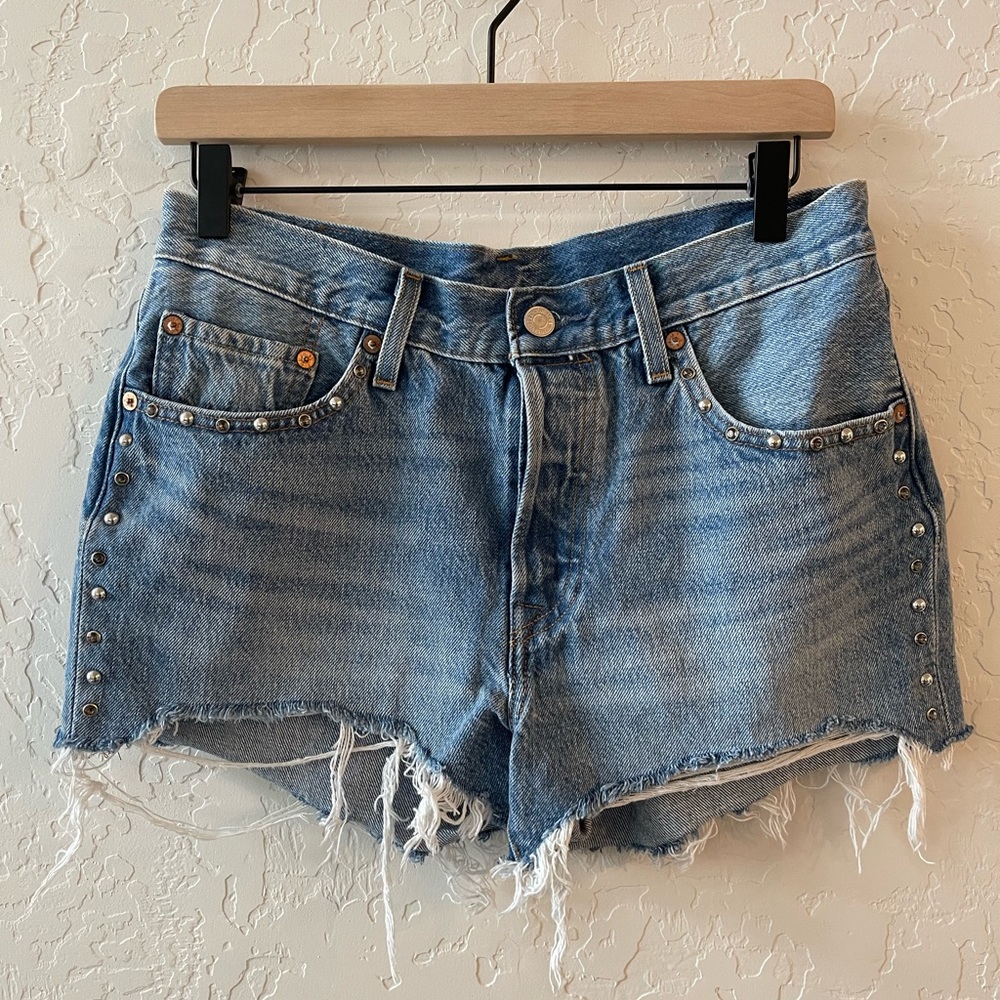 levi’s 501 shorts size 28
